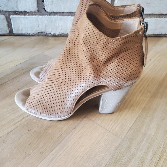 🎉HP🎉DV by Dolce Vita Harem nubuck booties - Picture 3 of 7